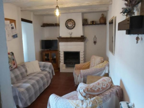 CASA RURAL EN GRANADA CON CHIMENEA, PISCINA PRIVADA y BARBACOA 